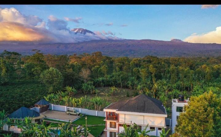 Dual Mountain View Lodge Moshi Exterior photo